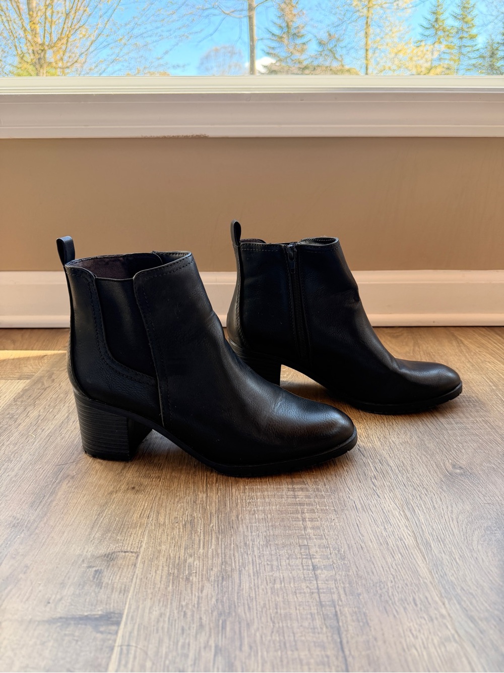 Life Stride Black Leather Ankle Booties with Block Heel